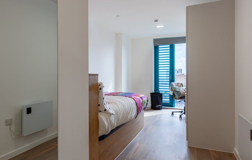 Silver En Suite, Ty Nant, 180 High Street, City Centre, Swansea - Image 1
